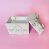 Brûle-parfum en céramique Cottage, vue de dessus avec son couvercle retiré et un fondant parfumé en forme d’étoile prêt à être utilisé.