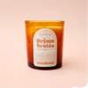 Bougie artisanale parfumée senteur crème brûlée, coulée dans un verre ambré avec une étiquette vintage – une touche chaleureuse et gourmande pour une ambiance cocooning.