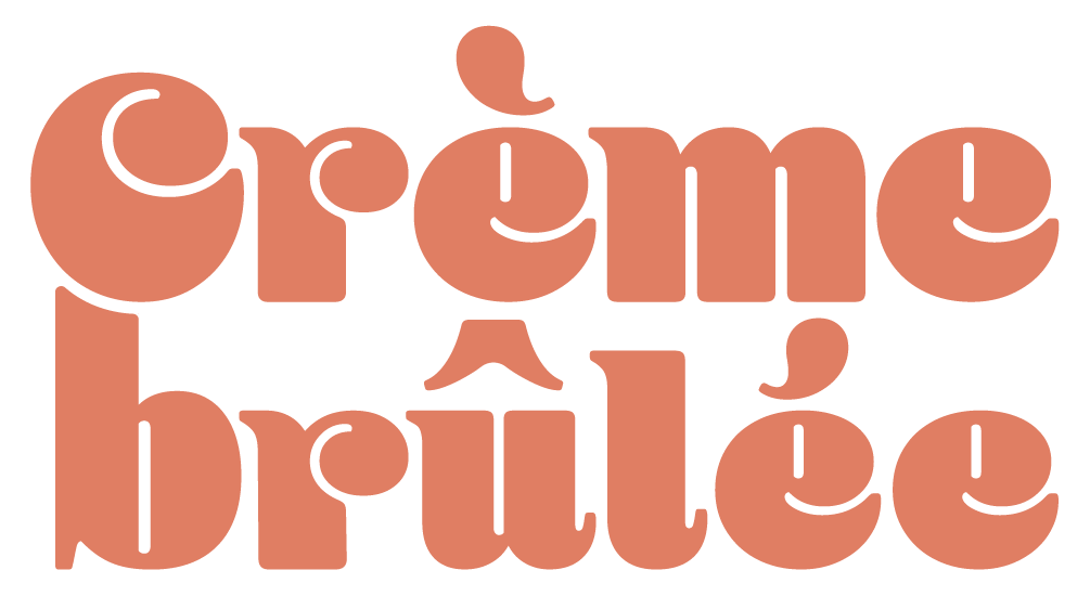 Logo de la marque Crème Brûlée, typographie arrondie couleur terracotta, représentant une identité douce et chaleureuse.